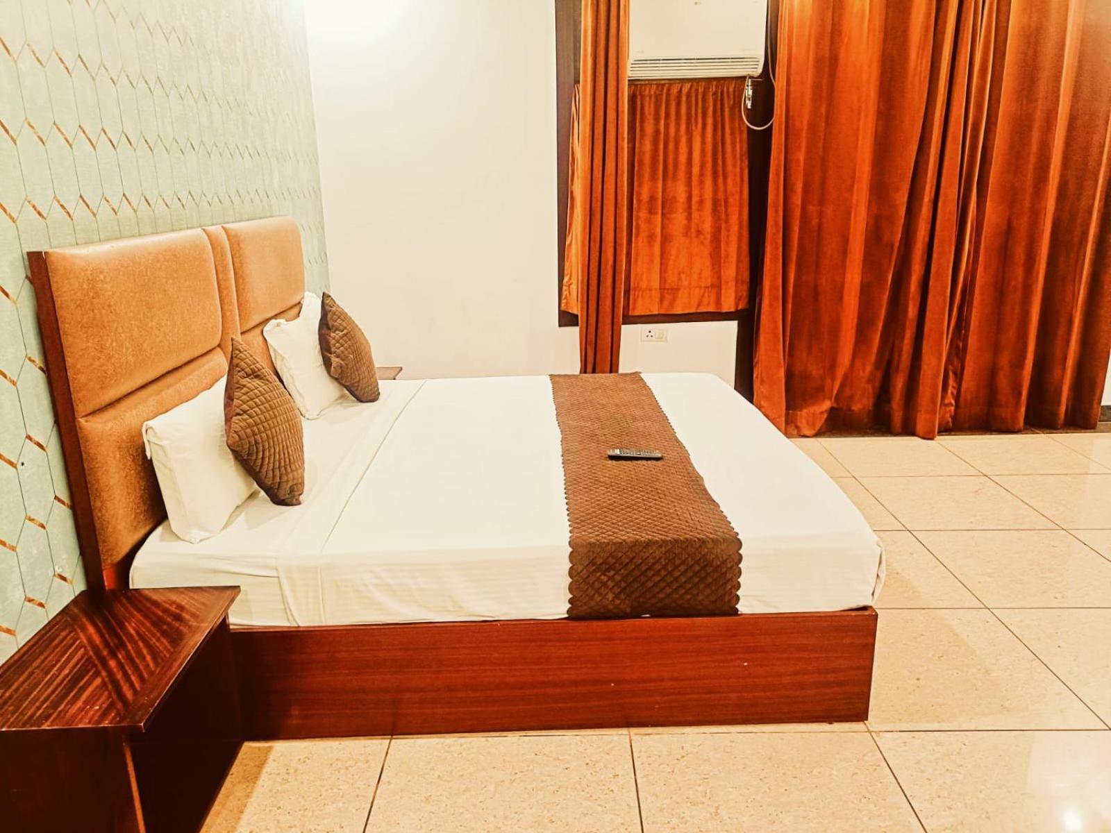 Hotel The Tark Near Igi Airport Delhi 4*